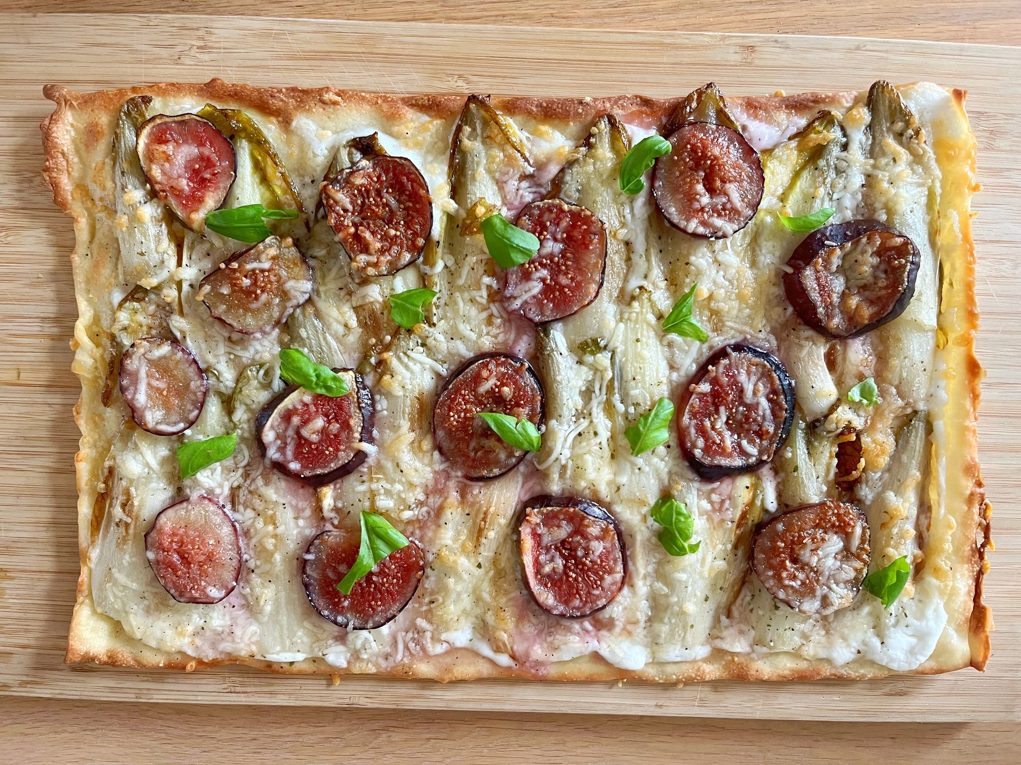 Flammkuchen met vijg en witlof